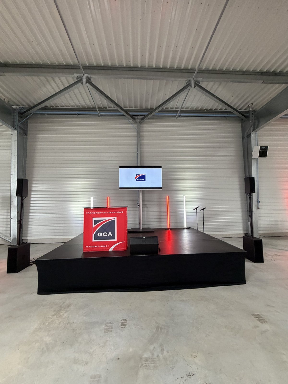 Scene, ecran GCA et mise en lumiere lors de l'inauguration de la plateforme GCA a Sete, prestation INFINY Groupe