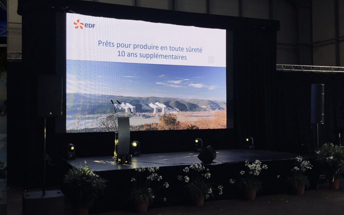 Écran géant LED et éclairage scénique pour une conférence, convention EDF, Intégration Audiovisuelle Infiny Groupe